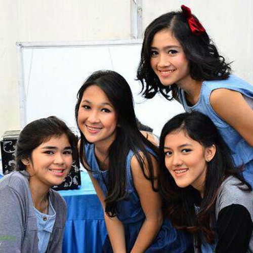 BLiNK - Jatuh Cinta Lagi @ifyalyssa @Ify_blink @FebbyBlink @azizahsivia @SiviaBlink @agthpricilla @PricillaBlink