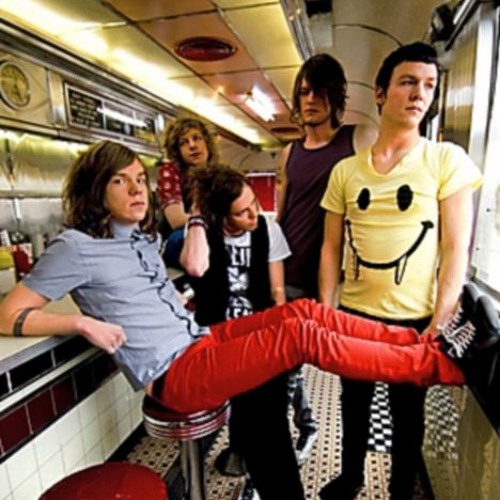 "Come a Little Closer" - Cage the Elephant (Live)