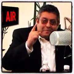 -Héctor Lee/ensayando la canción:  (you are my treasure)