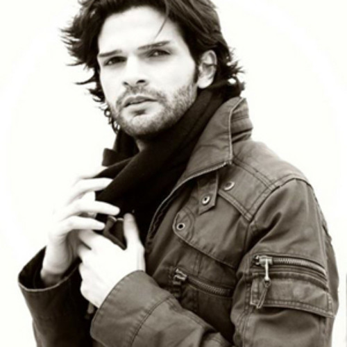 يا عاشقة الوردِ .. مايك ماسي