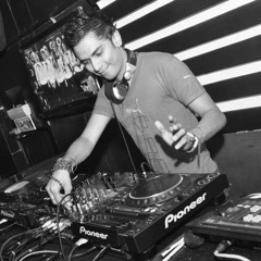 Kya Dekhte Ho Remix By Dj Happy & Dj Mickey