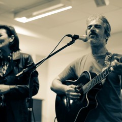 O canto de quem não canta.