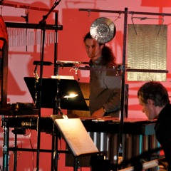 Hugues Dufourt - L'ile Sonnante for  E-Guitar and Percussion (1990)