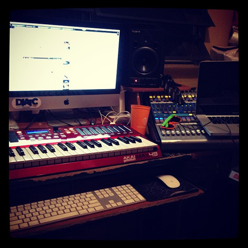 SOMEBODY RIDDIM CLIP