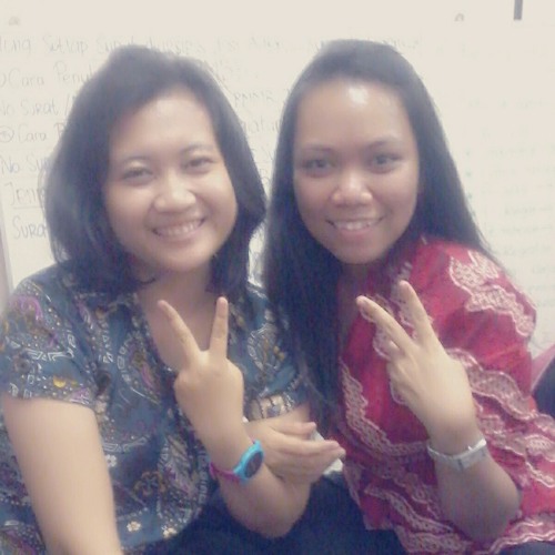 Anak Muda Jakarta Berpakaian Vintage di Acara Khusus