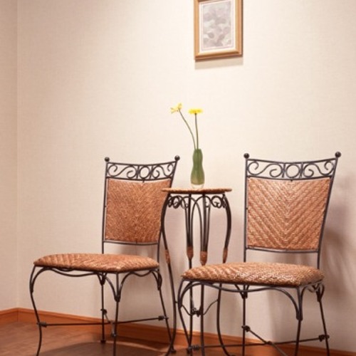 Dua Kursi Rita Sugiarto By Destiana Wahyu Pratiwi Dua Kursi Rita Sugiarto By Destiana Wahyu Pratiwi