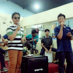 Resah (dan Puisi Teman Khayalan)