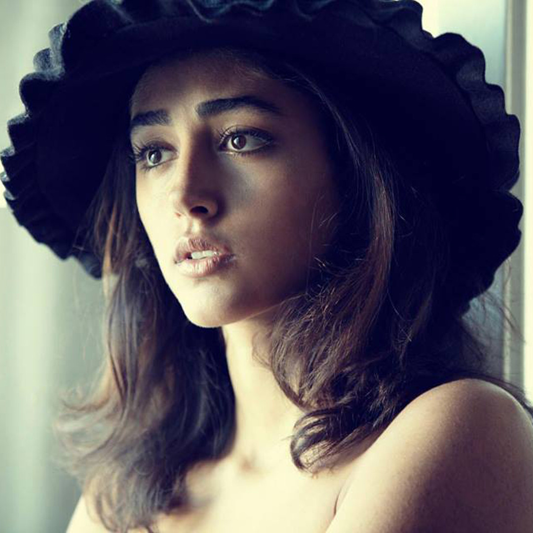 Әсия Ахаттың жалаңаш суреті