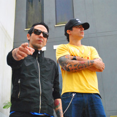 La Chica Bomba - Os Almirantes