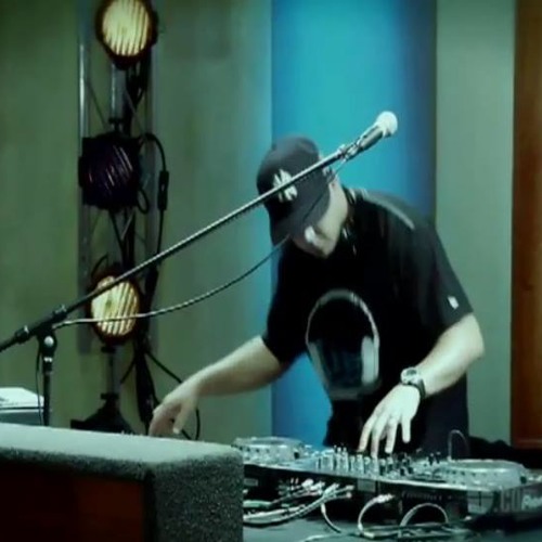 EN LA DISCOTECA - FREDDY RAPPER( PROD. DJRAPERITO ) /Wr/