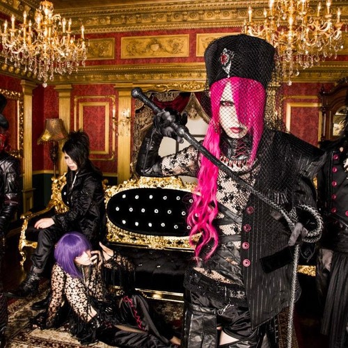 Listen to Lycaon -月は無慈悲な夜の女王by Marisol Trejo in