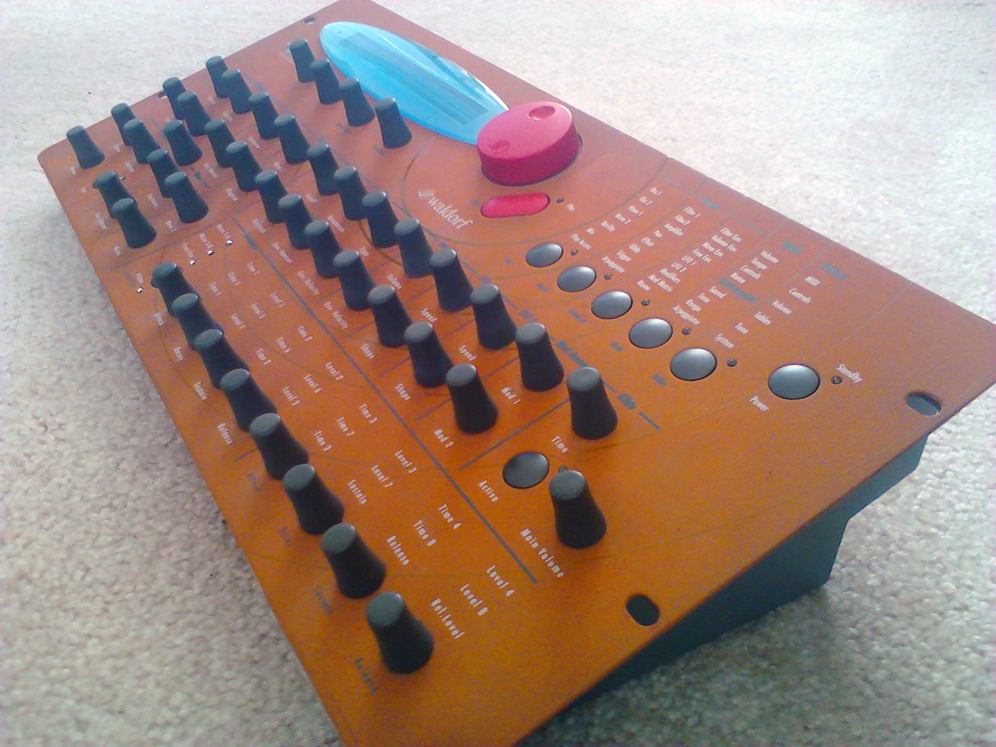 Melancholy Machines – Experimental Ambient Noise Soundscape (Waldorf MicroWAVE XT)