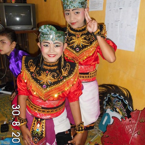 Putro Manduro Geding Nyidam Sari By Turonggo Mudho Senterewe On Soundcloud Hear The World S Sounds