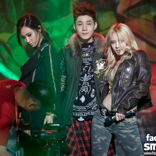Hyoyeon, Yuri (SNSD)ft. Henry (Super Junior) - I.AM
