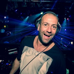 Tofke before The Martinez Brothers @ LA ROCCA 8/12/13