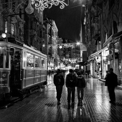 Ah İstanbul - Klarnet solo at İstiklal Caddesi