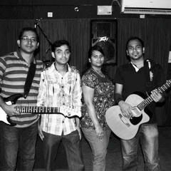 cold play yellow  on vocals Sumanth Naik on guitar Soumik Maiti and Darshan Hullalada