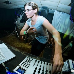 MISS MACKIE (SWISS) EXCLUSIVE GUEST MIX @ DARK ASYLUM ON TOXIC SICKNESS RADIO | 12.12.13