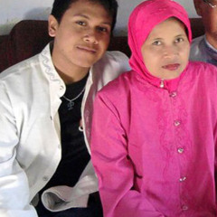 Selamat Hari Ibu Mamaku tercinta ...Bunda - Melly Goeslow (cover)