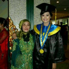 Dedicated for my angle... happy mom's day mama, love you forever and ever. Maaf suaranya rada2 yg penting niatnyaa ♥