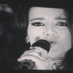 Enciende Una Luz by Claudia Arias