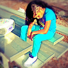baby kaely <3 sing/rapping for the sandy hook kids and teachers .