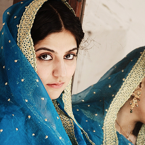 Asmano se Utra Noor hai koi , Aisa lgta Hai Jaisy Hoor hai koi