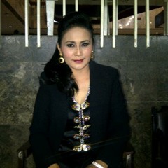 Dian Piesesha - Wanita