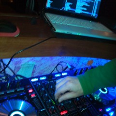 Moving (Deep House).MP3