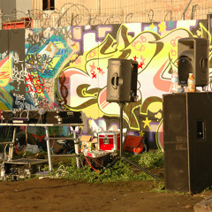 Rodman aka Lux Live At DownLow Sept 2005.MP3
