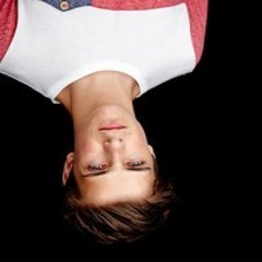 Martin Garrix has a nice wank.