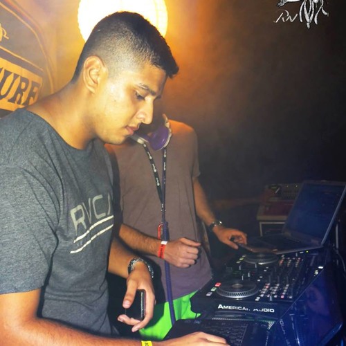 S u m m e r    N i g h t s - Dj Pablo