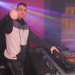 Allen Watts VS 4 Strings - Black Out (Take Me Away) (Dee C Mashup)