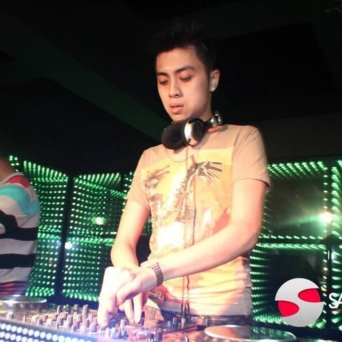 Download DEMO Never Close Your Eyes - DJ Thai Hoang Remix 2014 ( DJ PINS Wonder Bar Gia Lai )