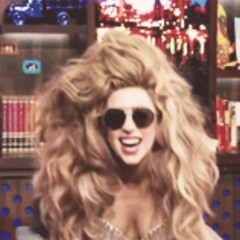 Gaga laughing (Gaga rindo)