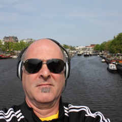 WALKING IN AMSTERDAM