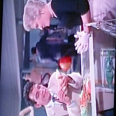 گویندگی زنده یادان منوچهر نوذری ، آذر دانشی و نیکو خردمند در فیلم بالا و پایین