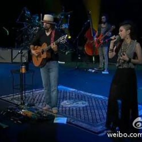 Jason Mraz & G.E.M. 鄧紫棋 - Lucky (w/mandarin Version)(Live in HK)
