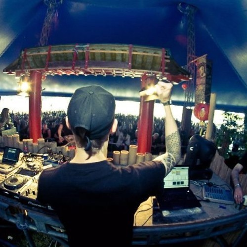 TRIPPED - MORNING FUCKER (THE VINYLRAIDER RMX) LOW QUALITY PREVIEW Mp3 192 kb/s