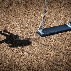 Alma divagante, niña de columpios