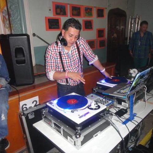 BACHATA CLASICA PARA BEBER Y BAILAR -RADIO ACTIVA NY DEEJAY CHOLOO