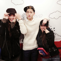 140203 쇼콜라 Chocolat's Tia and Lori in Music Access with NUEST Aron