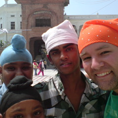 "Die Saiten der Welt" Breakfast in a hostel