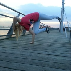 The Beatknitter Ft. MC Nilaya - Dance Of Your Life [Originally 'No92 (Roll Out...)']