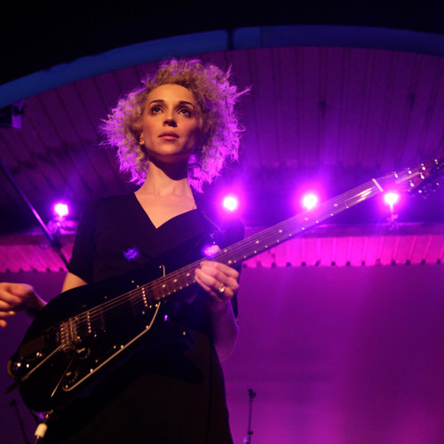 St. Vincent - Regret (live at New York Fashion Week)