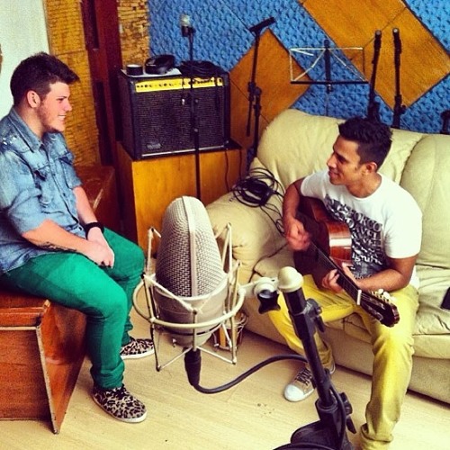 Eder Miguel E Ferrugem  Esperando Aviões