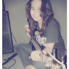 Aku cuma bisa main bass, dan itu ngga mungkin ngiringin lagu buat direcord di soundcloud hehehe