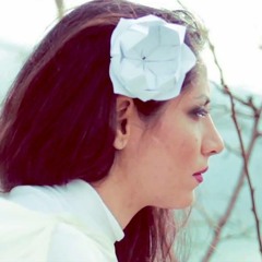 جادو,  سارا نائینی