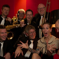 LIVE Eefke B. & Jazz Connection Extended - One Monkey Don't Stop No Show - 2013