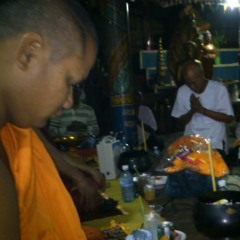 លោកកម្ពុជាក្រោម បុណ្យហែរព្រះពីភ្នំពេញមកវត្តគិរីសោភ័ណ្ឌ (អូរភ្លង) at បុណ្យហែរព្រះពីភ្នំពេញមកវត្តគិរីសោភ័ណ្ឌ (អូរភ្លង)